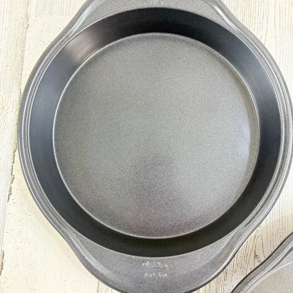 WILTON Nonstick Pans Set Of 2 Round Cake Pan 9 in  X 1.5 in Baking Pans